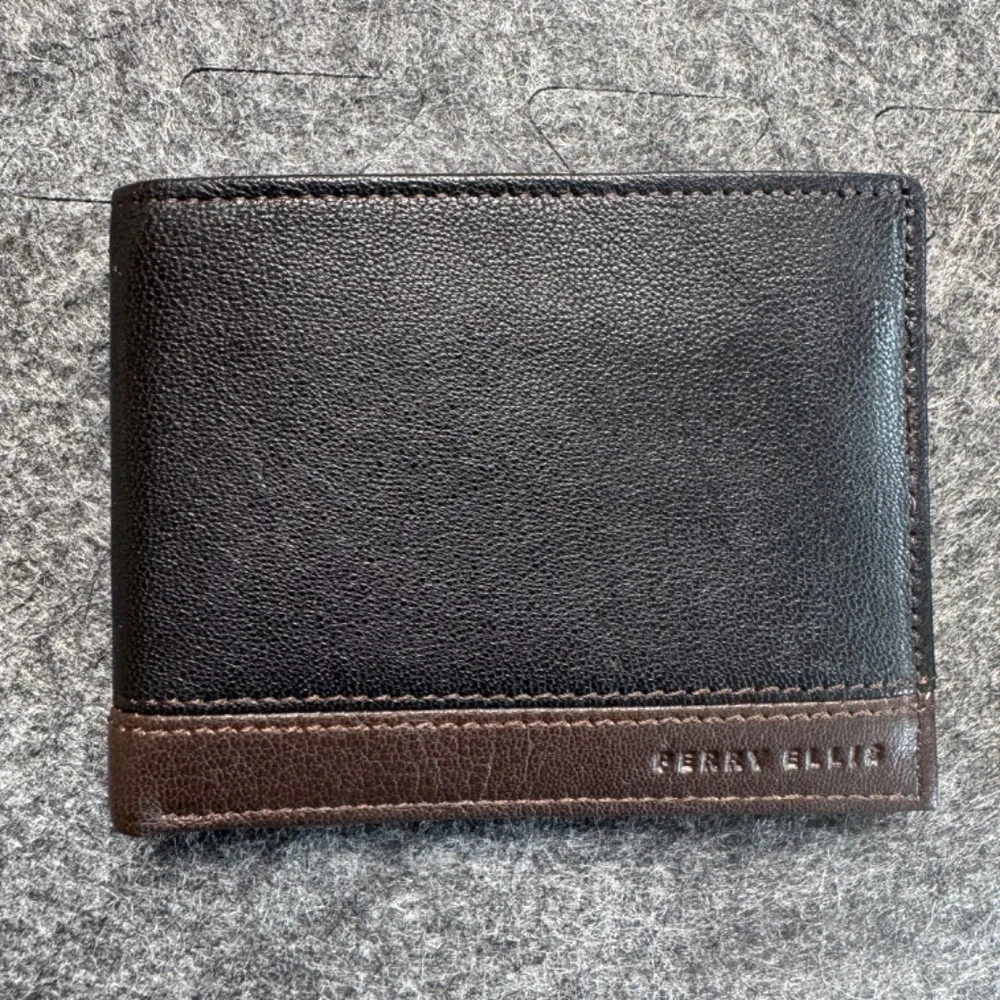 Perry Ellis Portfolio Bifold Passcase Leather Men's Wallet Removable ID Holder